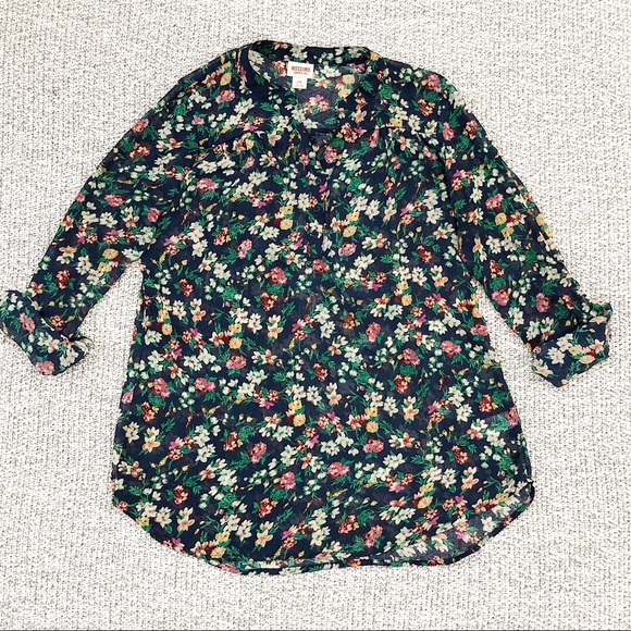 Mossimo Supply Co. Tops - Mossimo Supply Co floral popover.